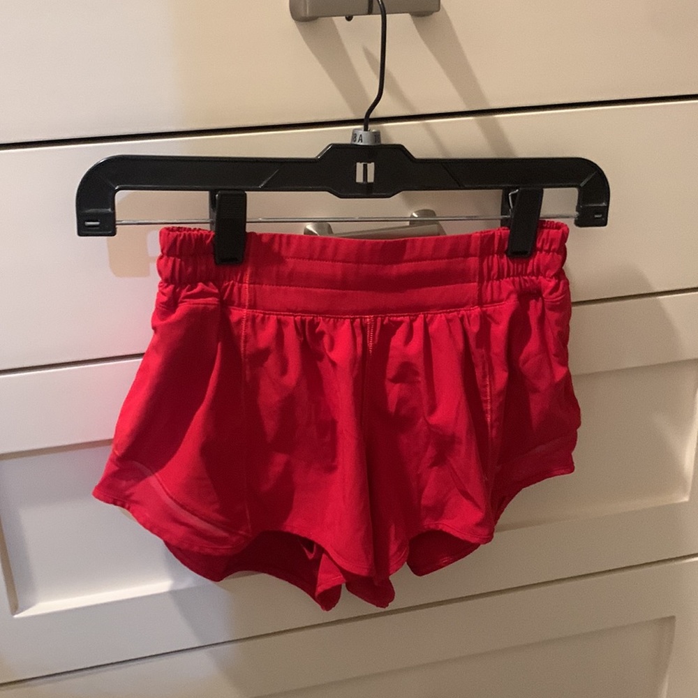 Lulu Lemon Hotty Hot Low-Rise Lined Shorts 2.5”